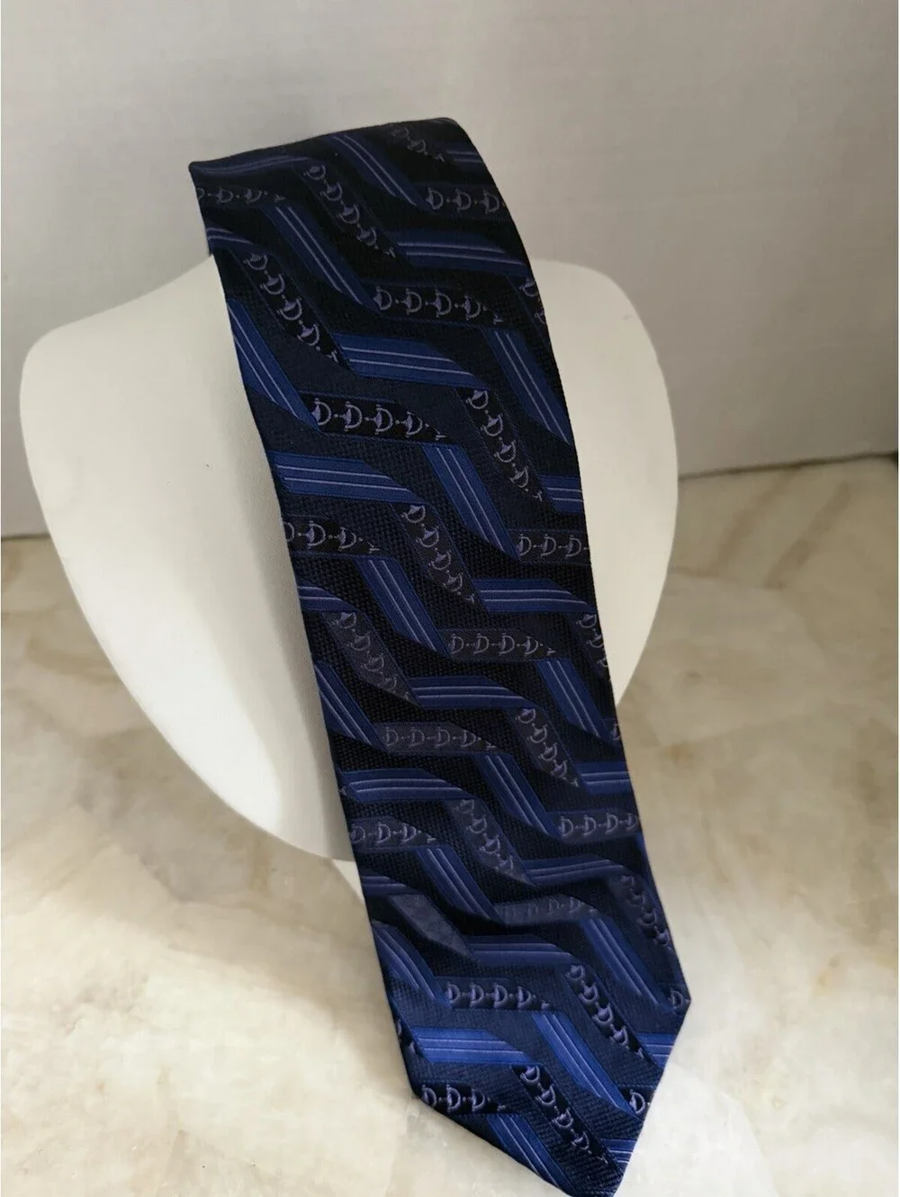 Gucci Men's Silk Necktie Geometric Horsebit Pattern Black Blue Made in Italy